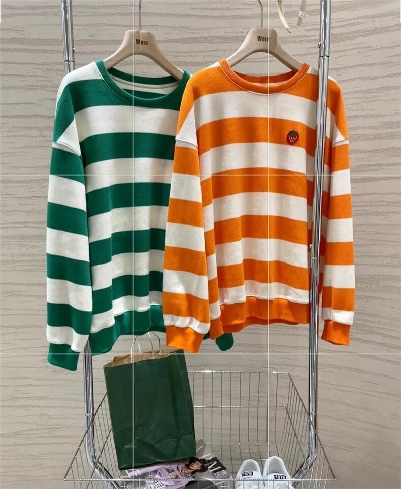 2306W010条纹草莓圆领卫衣，女装卫衣/绒衫，W010