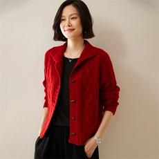 2024年秋冬季五针牛角扣绞花开衫35%羊绒，女装羊绒衫，绒创羊绒
