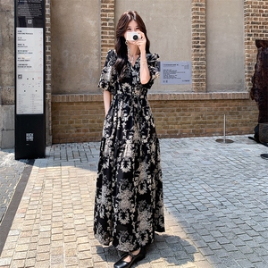 法式复古气质抽绳收腰碎花连衣裙女2025年夏季高级感洋气显瘦长裙图片