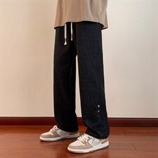 黑色