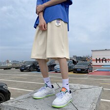 米白色