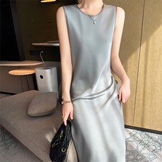 春夏高级感圆领醋酸缎面宽吊带连衣裙女垂感气质过膝真丝内搭裙子，女装连衣裙，九戎