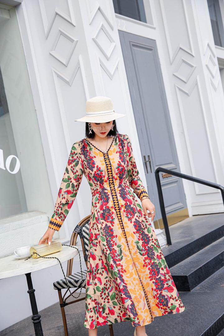 春季气质碎花连衣裙，女装连衣裙，蓝芝衣秀