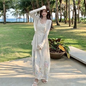 法式温柔风春日赏花穿搭套装女2025新款浪漫开衫刺绣吊带裙两件套图片