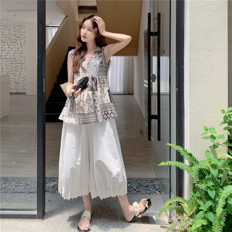 文艺复古印花V领背心套装女2025夏季度假风休闲阔腿裤日系两件套,女装套装/套裙,维壹