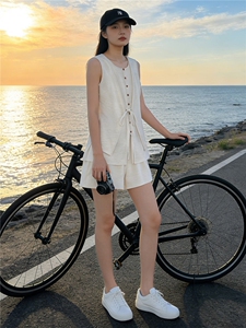 杏色设计感无袖马甲短裤套装女夏款韩版系带假两件上衣短裤两件套图片