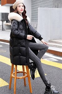 现货2023年女装宽松休闲工艺走线精美刺绣羽绒棉棉衣送高仿大毛领图片