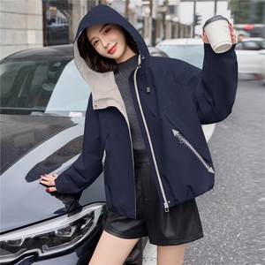 加绒外套女2026秋冬新款巨好看的独特漂亮韩系休闲短款连帽冲锋衣图片
