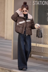 90绒。数据好，三年不下架，2025冬季短款羊羔毛拼接领羽绒服外套，女装短外套，E百度