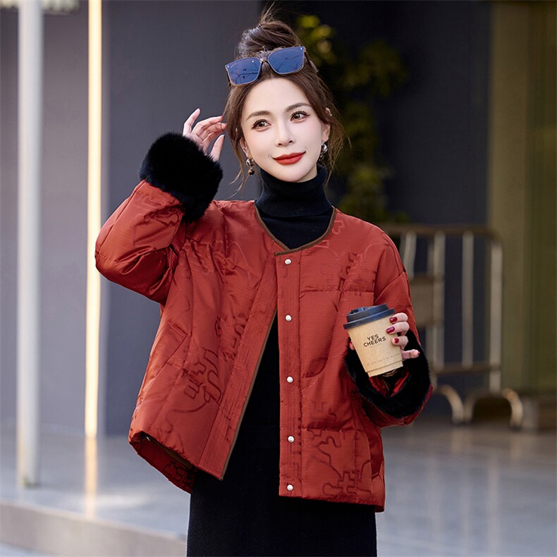 短款羽绒服女2024冬季新款今年流行新中式国风妈妈洋气红色厚外套,女装羽绒服,依如秀(原杭风阁)