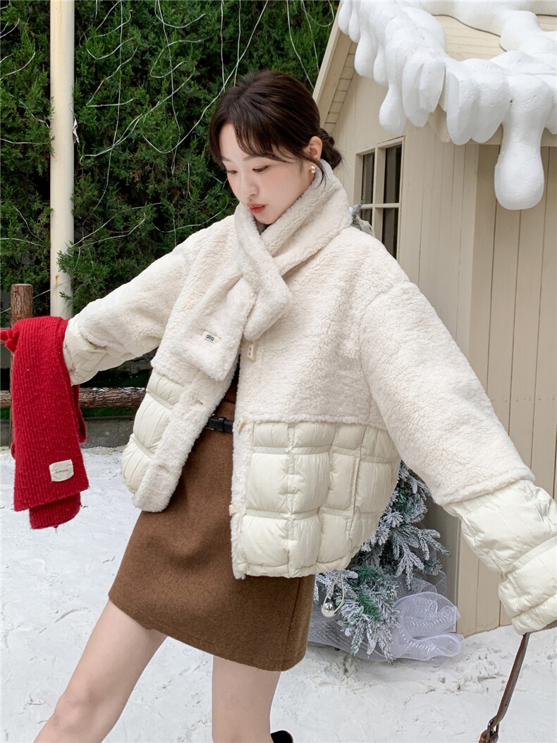 现货-2025年冬季新款羊羔毛拼接羽绒服女90白鸭绒外套配围巾,女装羽绒服,霓裳依族