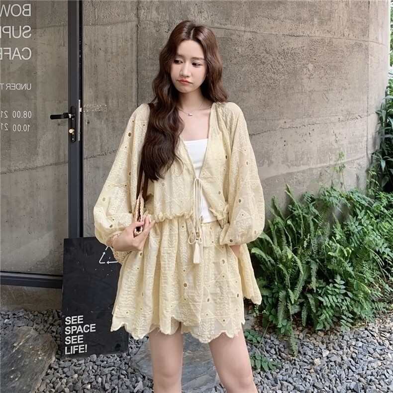法式提花镂空V领系带衬衫套装女2025夏新款阔腿短裤松弛感两件套图片