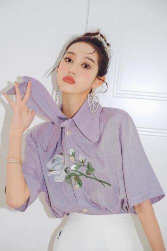 蝴蝶结衬衫图片