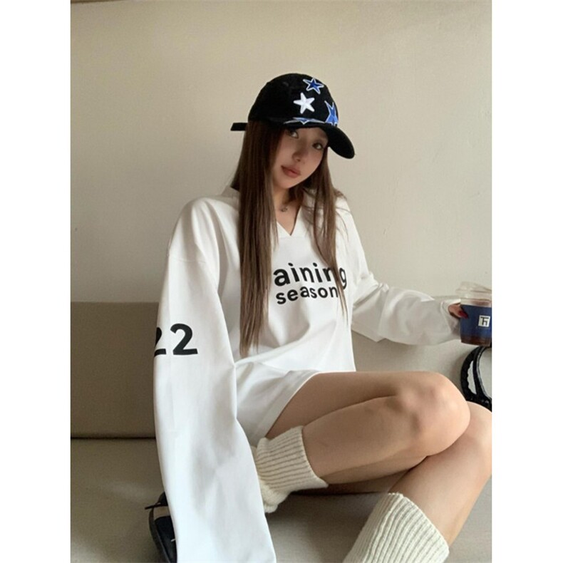 QC012-P55 美式字母印花V领宽松T恤女早秋慵懒感休闲中长款上衣图片