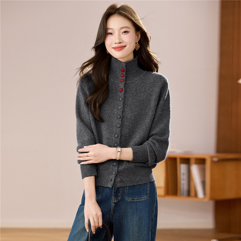 2025秋冬撞色纽扣高领浣熊绒针织开衫女宽松显瘦毛衣外套打底衫，女装羊毛衫，艾米