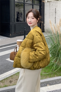 现货真狐狸毛提花黄色羽绒服图片