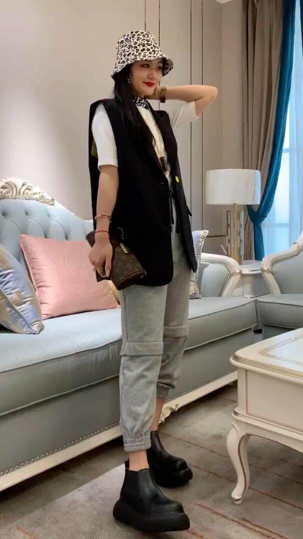 秋季笑脸马夹，女装马夹，DCXY 超越