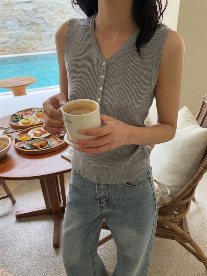 2025春季新款修身无袖上衣v领针织背心女可外穿，女装背心吊带，斯尔特羊绒