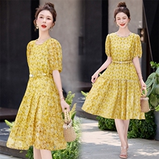 碎花连衣裙女2025年夏季新款小个子洋气时髦收腰显瘦中长款A裙子，女装连衣裙，韩宇舍