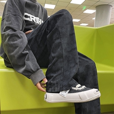 黑色