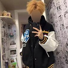 黑色