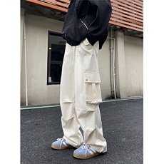 米白色