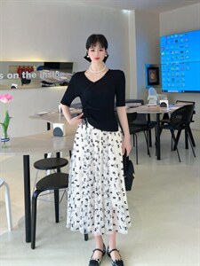 夏装新款冰丝上衣＋蝴蝶花纱裙套装图片