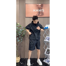 黑色