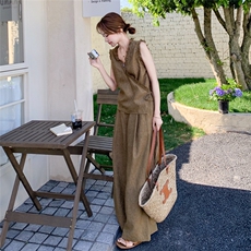 卡其色休闲减龄套装女2025夏新款时尚气质木耳边无袖阔腿裤两件套，女装套装/套裙，2C159