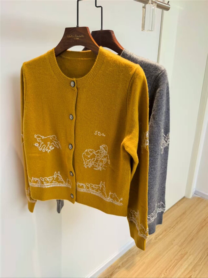 2025年秋季时尚百搭通勤简约休闲简约绣花开衫，女装羊绒衫，巧奈羊绒