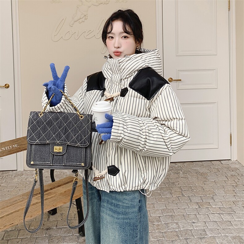 独特好看撞色拼接条纹连帽羽绒服冬2024新款牛角扣加厚白鸭绒外套，女装羽绒服，浙宝208