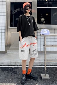 【】A003-HK7183-P35夏装新款字母时尚休闲短裤 女模1图片