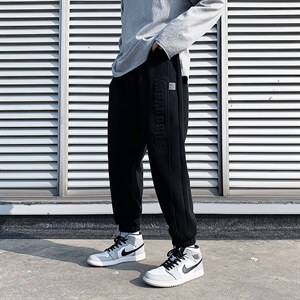 新春男韩版潮流港风休闲立体印花松紧束脚宽松休闲裤FNY2322-P45，男装休闲裤，电商A128
