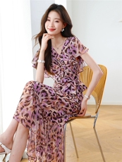 2025夏季新款气质V领收腰绑带法式优雅荷叶袖印花连衣裙女，女装连衣裙，布芭啦