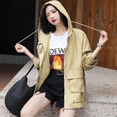 优雅美丽舒适时尚个性简约短款连帽减龄2021新款，女装风衣，依万里