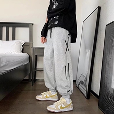 灰色