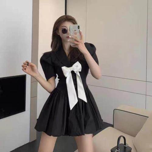 时尚网红款连衣裙两个色，女装连衣裙，靓依蝶菲