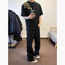 黑色