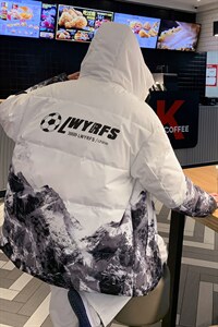 现货雪山款连帽时尚宽松轻薄白鸭绒扎染外套羽绒服R8833P100图片