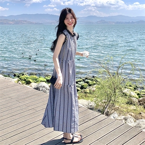 撞色拼接木耳边复古格纹连衣裙女夏2025新款海边度假风过膝长裙子图片