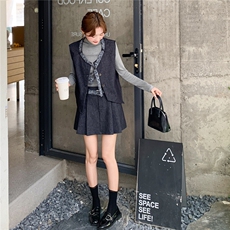 设计感马甲打底衫百褶短裙套装女2025秋季新款法式复古显瘦三件套，女装套装/套裙，2D037