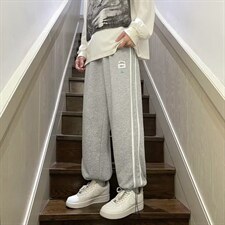 灰色