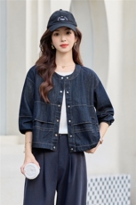 2025秋装新款潮流设计感圆领宽松牛仔外套，女装牛仔外套，依路服饰