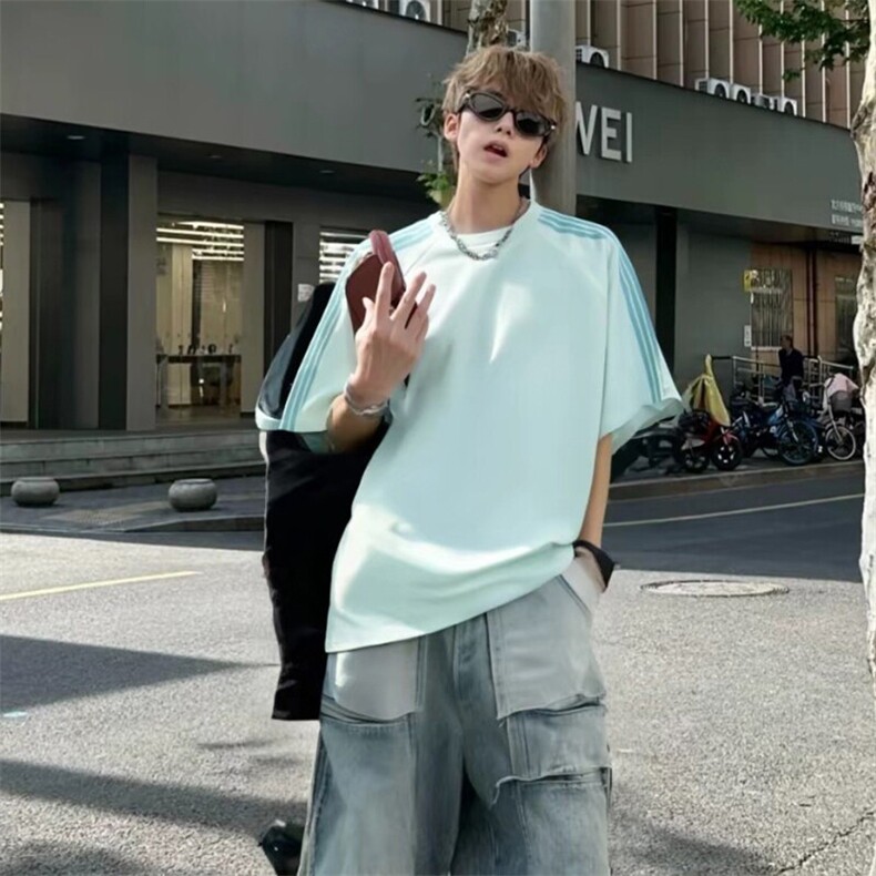 抖音得物品质二开240克宽松纯棉美式潮牌印花三条杠中性风短袖T恤，男装T恤，电商A486-1