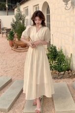 米白色初恋气质减龄刺绣连衣裙女夏季法式温柔收腰泡泡袖天丝长裙，女装连衣裙，浙宝208A