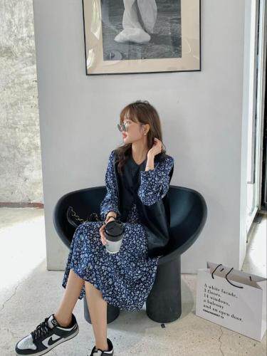 秋款皮马甲碎花连衣裙两件套，女装马夹，约她