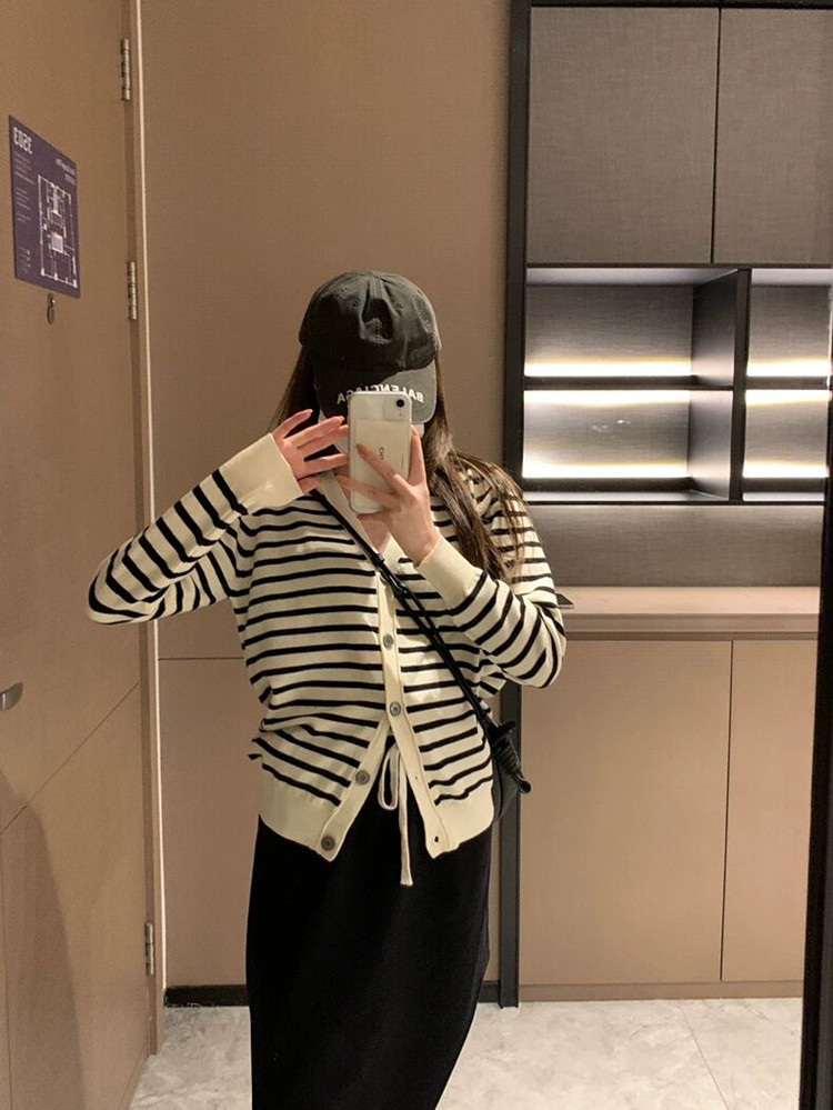 秋冬季新款舒适时尚百搭黑白条纹羊毛开衫,女装羊毛衫,莺澜羊绒