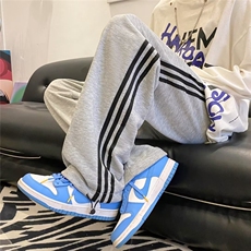 浅灰色
