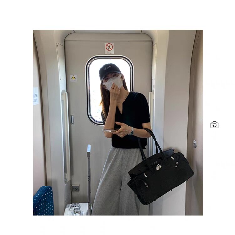 2025夏季新款短袖t恤女宽松百搭时尚洋气减龄体恤衫上衣，女装T恤，雪真羊绒