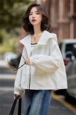 流行欧货小众设计感上衣别致绝美白色冲锋衣夹克外套女秋季，女装短外套，梦懿尔